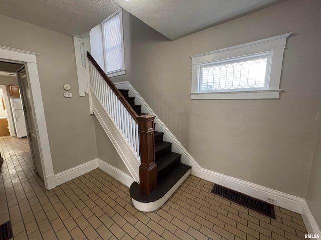 2403 N PEORIA Street, Peoria, IL 61603