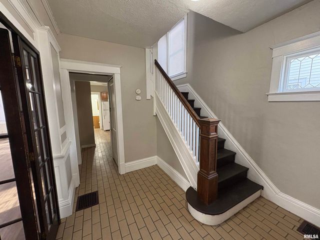 2403 N PEORIA Street, Peoria, IL 61603