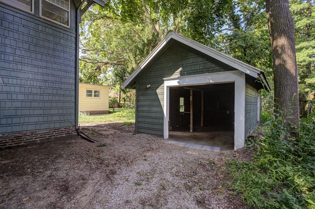 919 Ridgewood Avenue, Ames, IA 50010