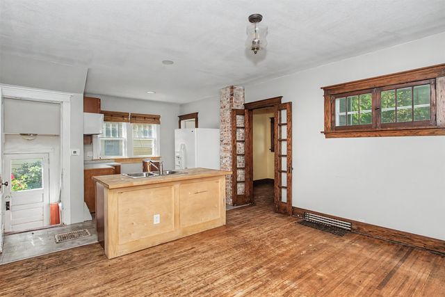 919 Ridgewood Avenue, Ames, IA 50010