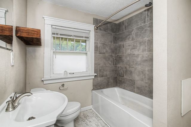 919 Ridgewood Avenue, Ames, IA 50010