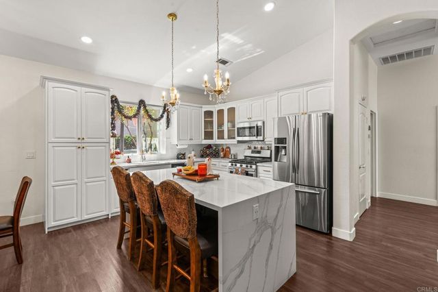 28315 Meadow Glen Way W, Escondido, CA 92026