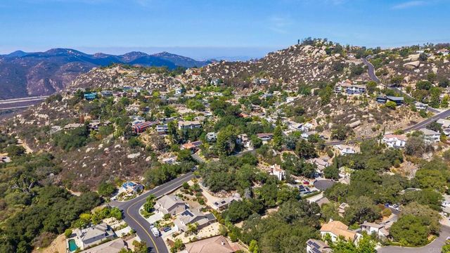 28315 Meadow Glen Way W, Escondido, CA 92026