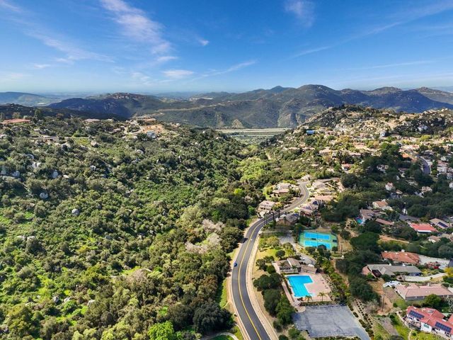 28315 Meadow Glen Way W, Escondido, CA 92026