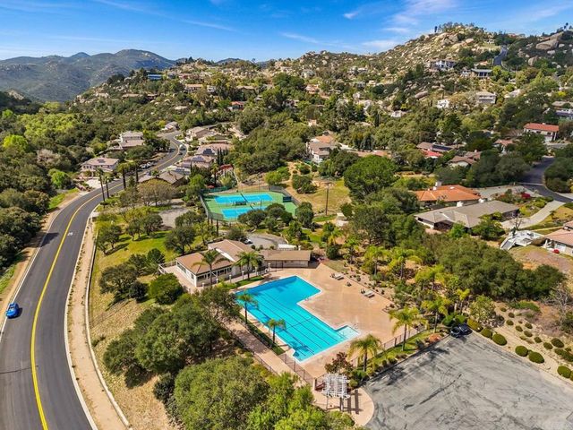 28315 Meadow Glen Way W, Escondido, CA 92026