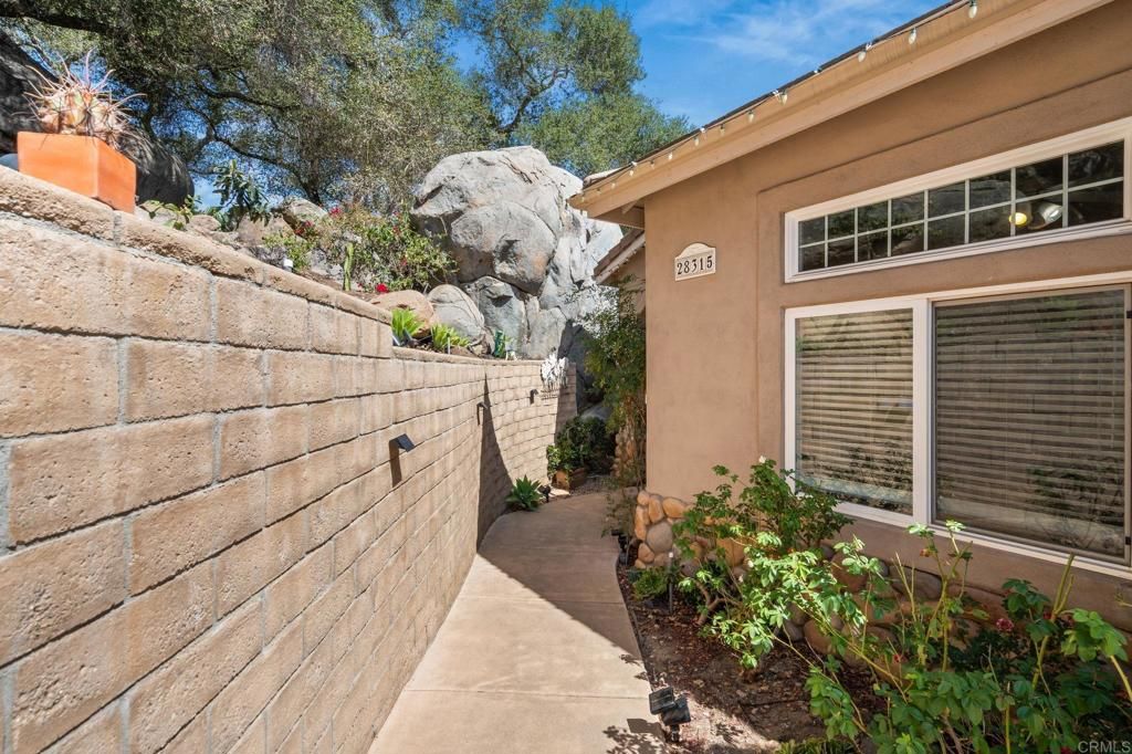 28315 Meadow Glen Way W, Escondido, CA 92026 — photo 2
