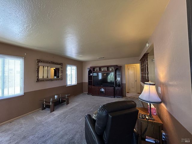 880 Beechwood Ave, Vallejo, CA 94591