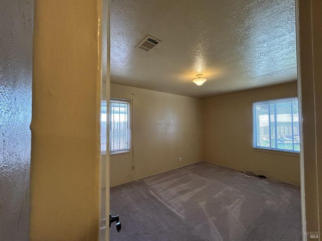 880 Beechwood Ave, Vallejo, CA 94591