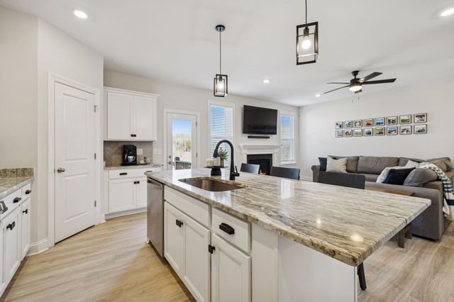 335 Van Conder Pl, Hendersonville, TN 37075