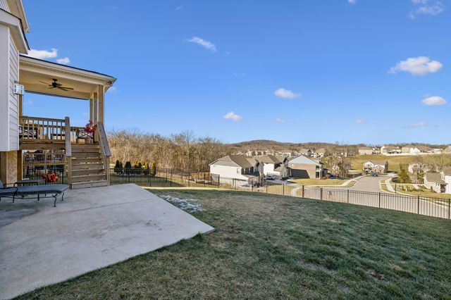 335 Van Conder Pl, Hendersonville, TN 37075