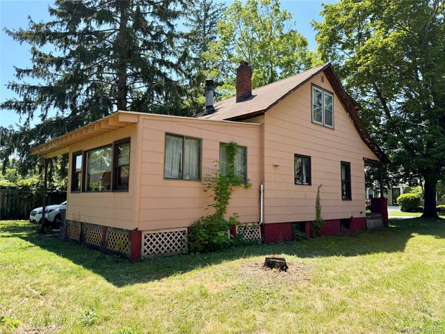 16 Cottage Street, Wallkill, NY 12589