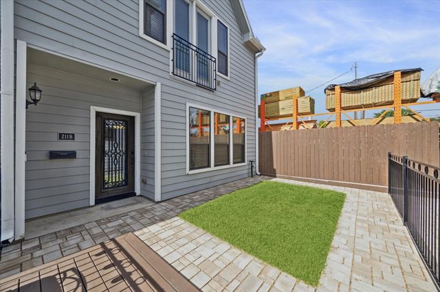 211 W 25th Street B, Houston, TX 77008