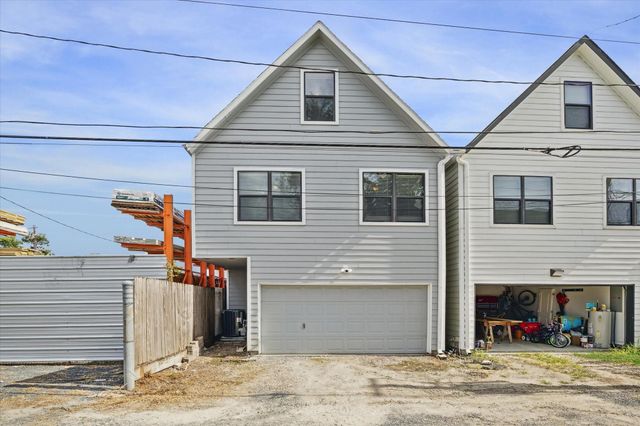 211 W 25th Street B, Houston, TX 77008