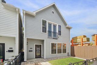 211 W 25th Street B, Houston, TX 77008