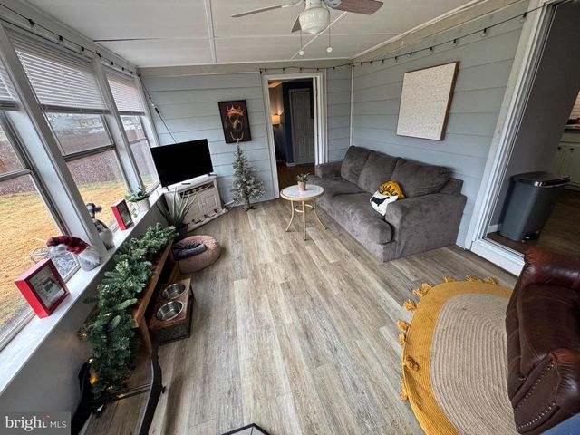 802 DUNBURY RD, Fairless Hills, PA 19030