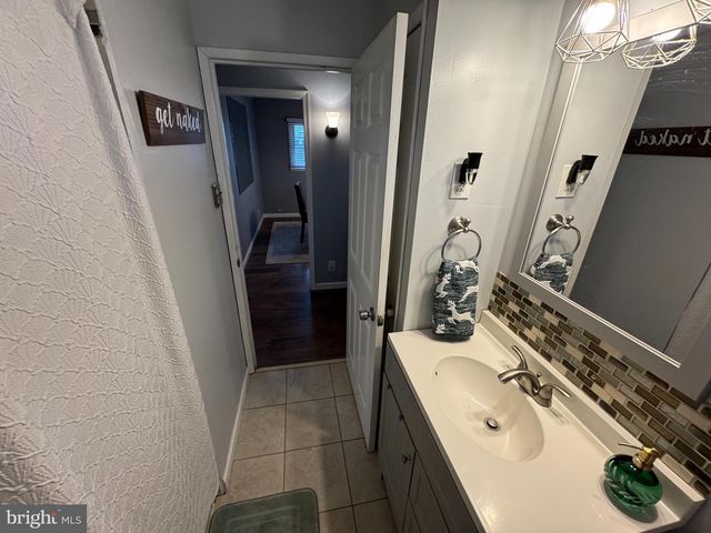 802 DUNBURY RD, Fairless Hills, PA 19030