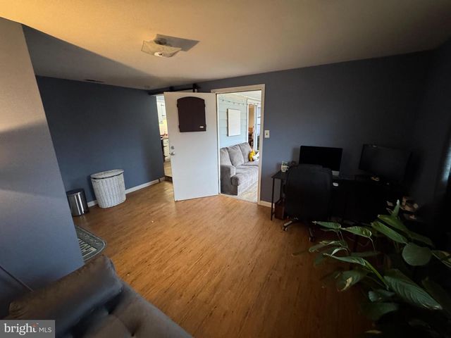 802 DUNBURY RD, Fairless Hills, PA 19030