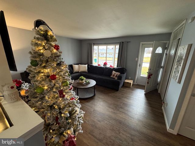 802 DUNBURY RD, Fairless Hills, PA 19030