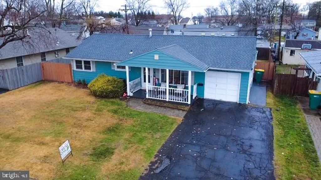 802 DUNBURY RD, Fairless Hills, PA 19030