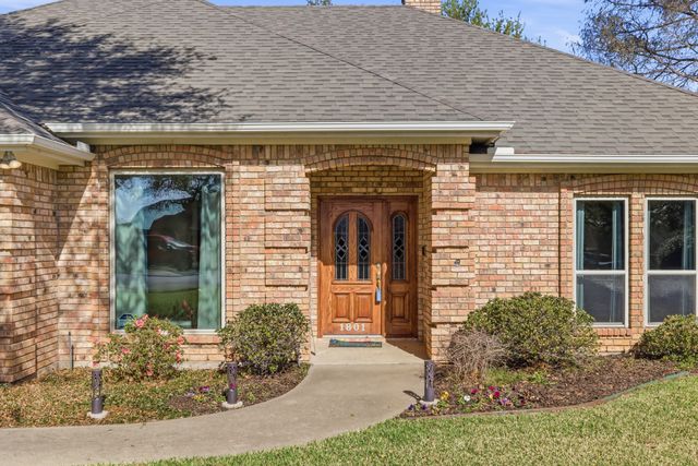 1801 Glenbrook Court, Bedford, TX 76021