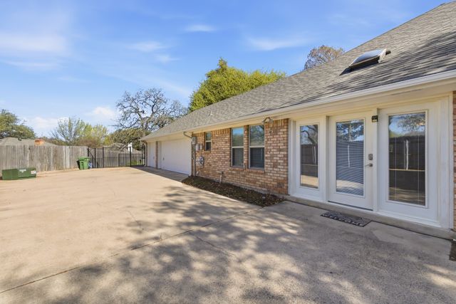 1801 Glenbrook Court, Bedford, TX 76021