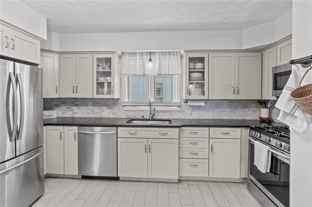 10 Brightridge Avenue, East Providence, RI 02914