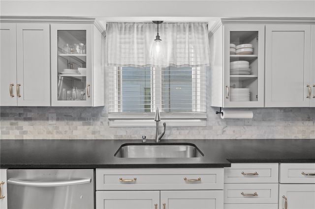 10 Brightridge Avenue, East Providence, RI 02914