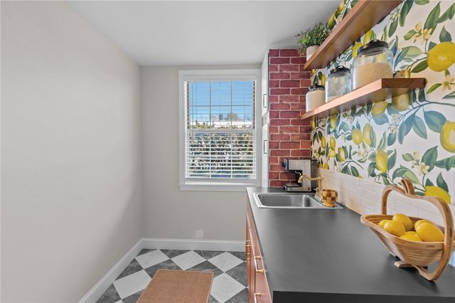 10 Brightridge Avenue, East Providence, RI 02914