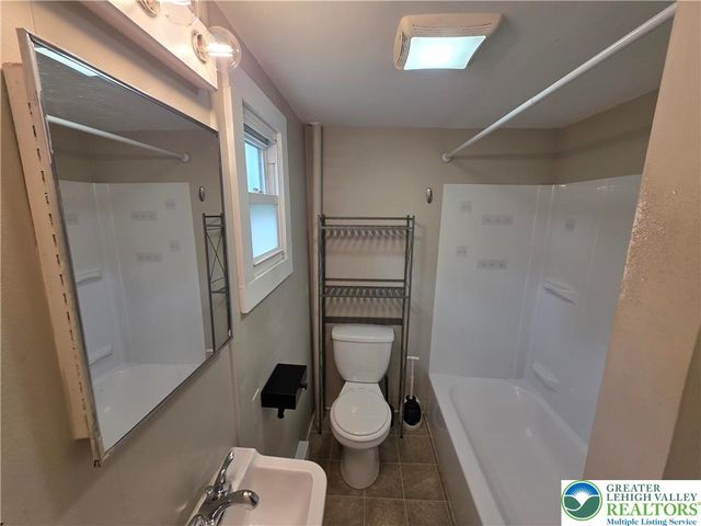 2710 Columbia Street, Palmer Twp, PA 18045