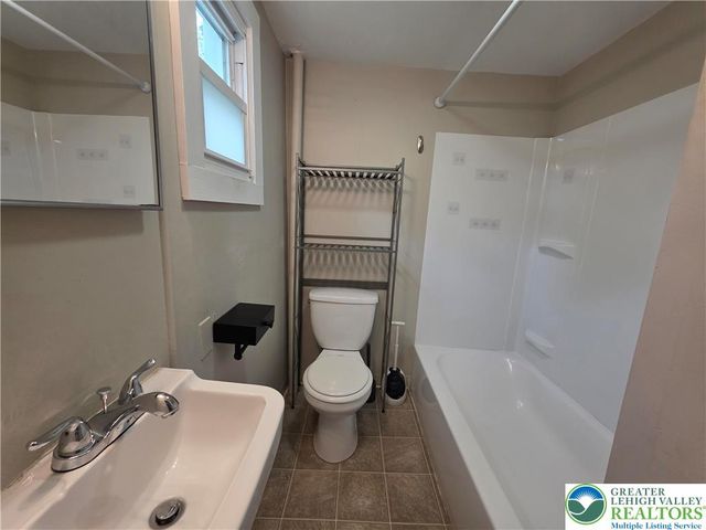 2710 Columbia Street, Palmer Twp, PA 18045