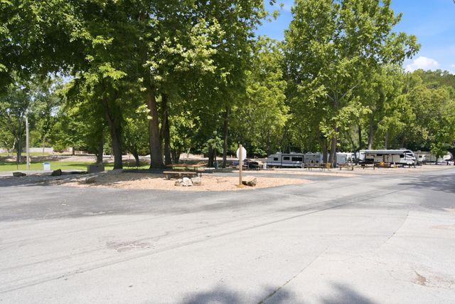 700 Fall Creek Drive 11, Branson, MO 65616