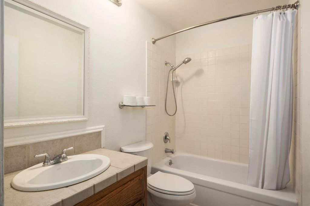 Image 14 of property listing at 317 W Sierra Avenue # 114, Fresno, CA 93704