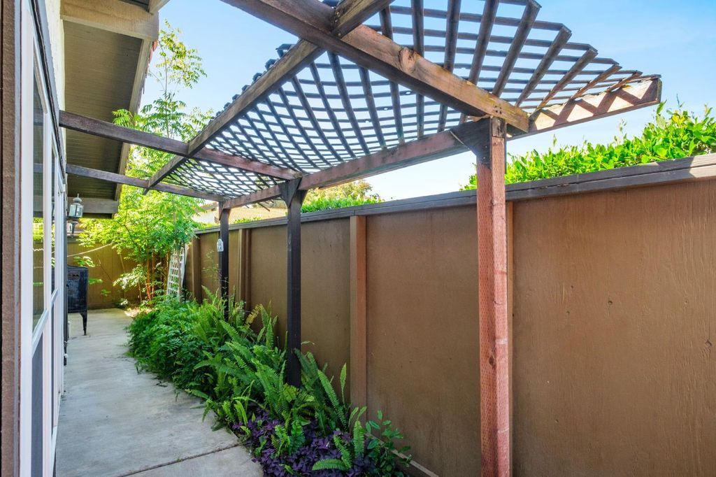 Image 18 of property listing at 317 W Sierra Avenue # 114, Fresno, CA 93704