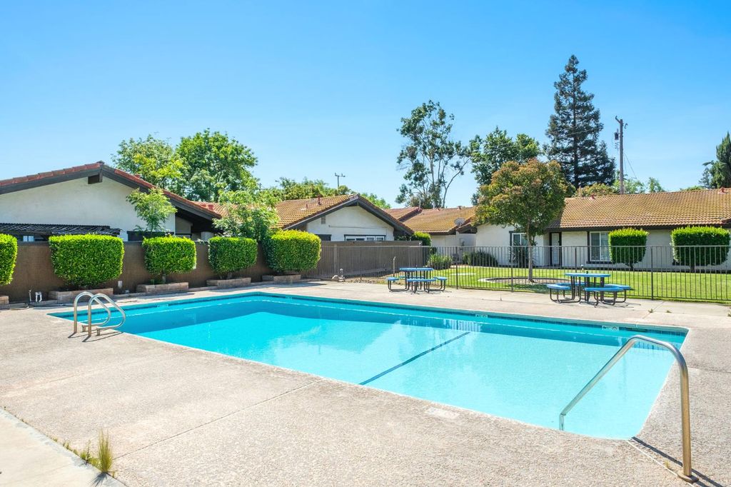 Image 19 of property listing at 317 W Sierra Avenue # 114, Fresno, CA 93704