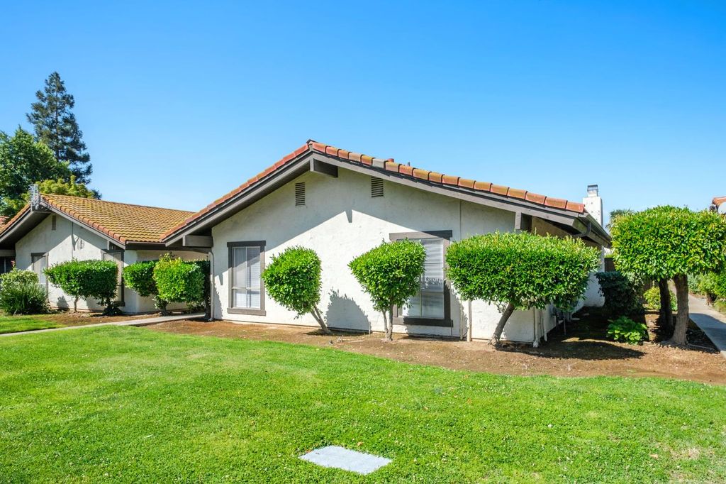 Image 2 of property listing at 317 W Sierra Avenue # 114, Fresno, CA 93704