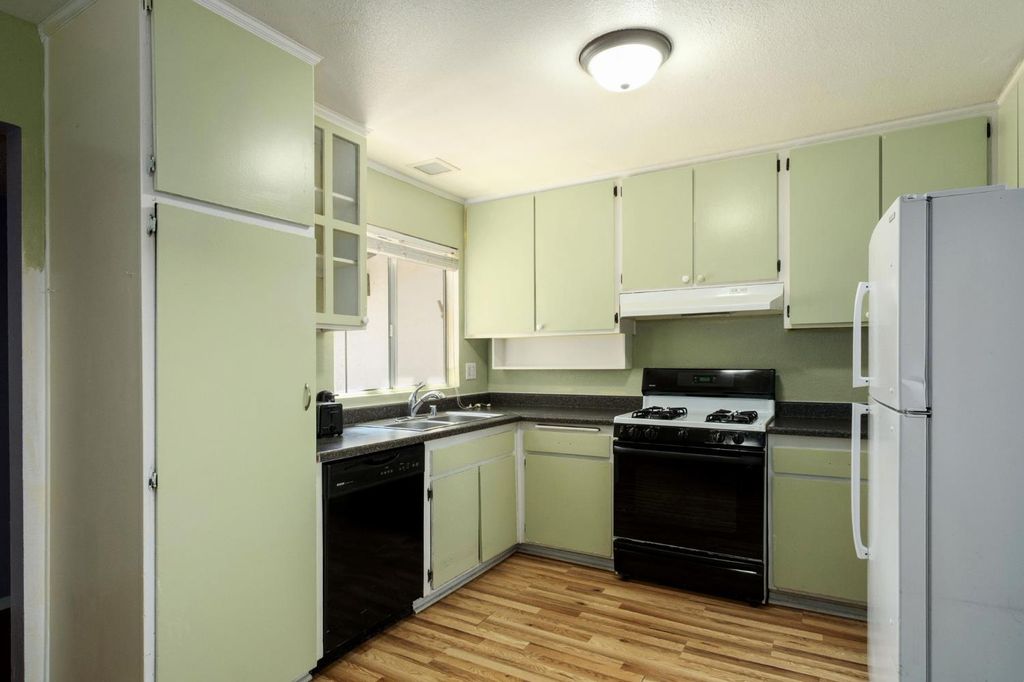 Image 6 of property listing at 317 W Sierra Avenue # 114, Fresno, CA 93704