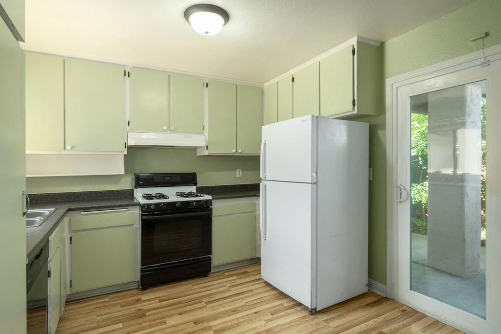 Image 7 of property listing at 317 W Sierra Avenue # 114, Fresno, CA 93704