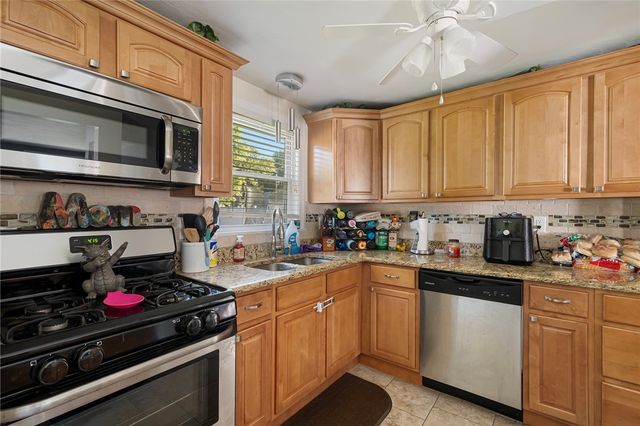 16 Pasadena Court, Warwick, RI 02888
