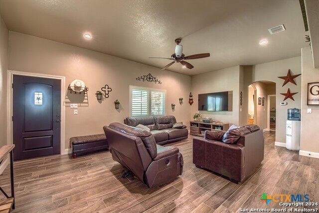 6197 Pfeil Road, Schertz, TX 78154