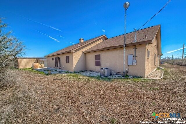 6197 Pfeil Road, Schertz, TX 78154