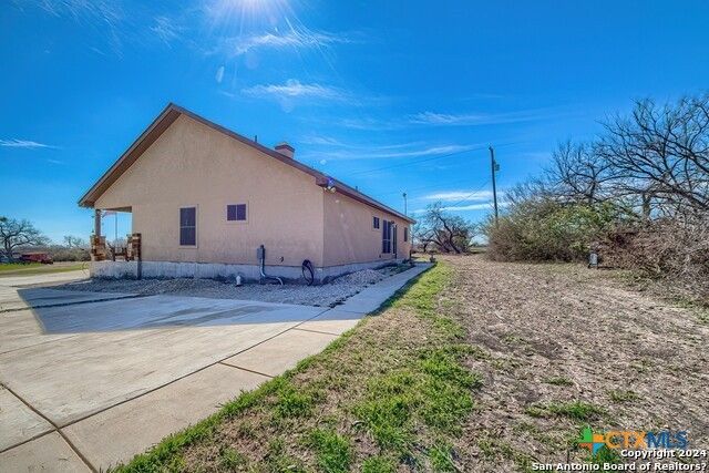 6197 Pfeil Road, Schertz, TX 78154