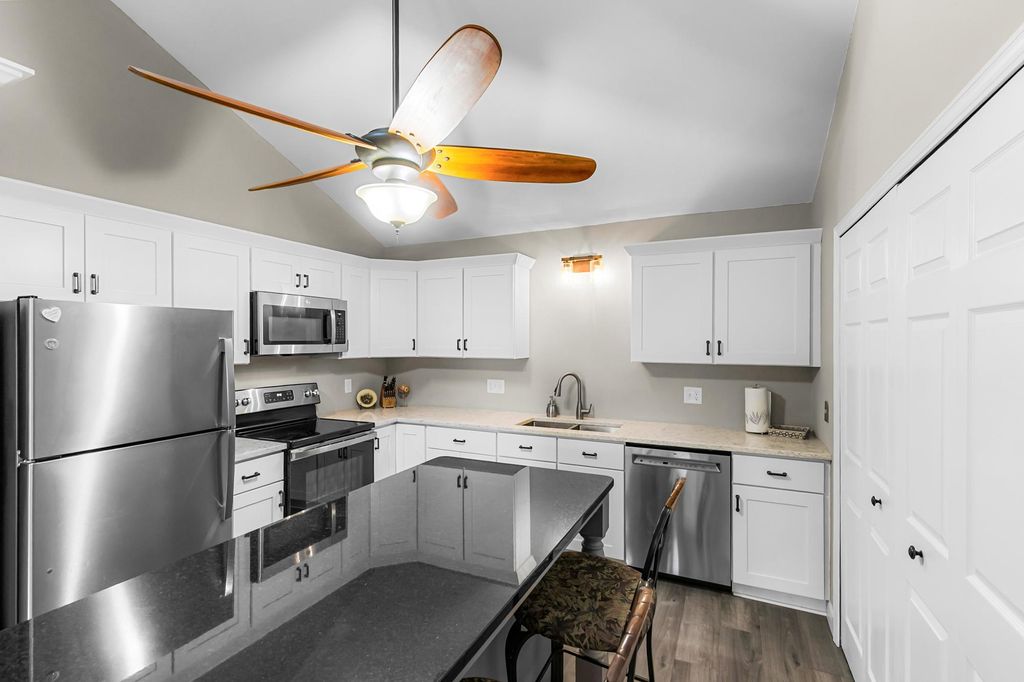 3290 Greenbrier Street 3290C, Vadnais Heights, MN 55127 — exterior