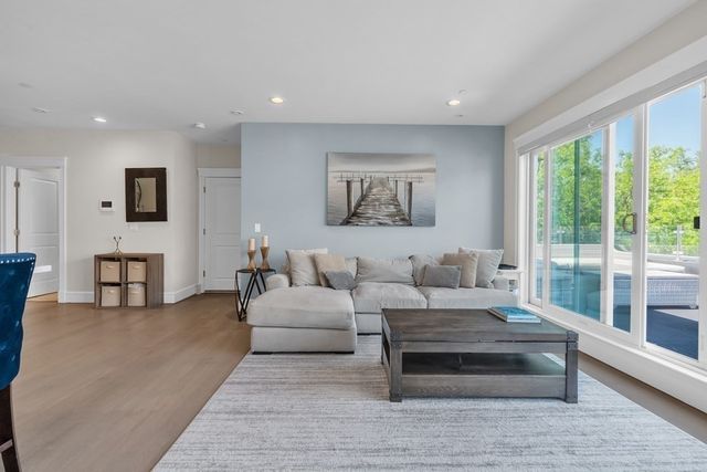 199 W 8th St 6, Boston, MA 02127