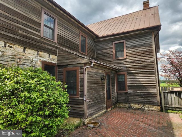 736 STRASBURG RD, Paradise, PA 17562