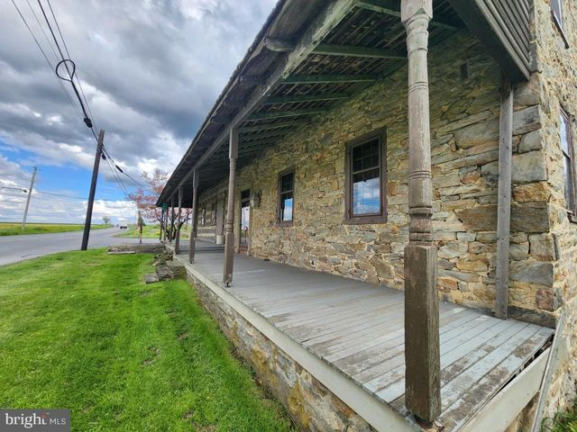 736 STRASBURG RD, Paradise, PA 17562