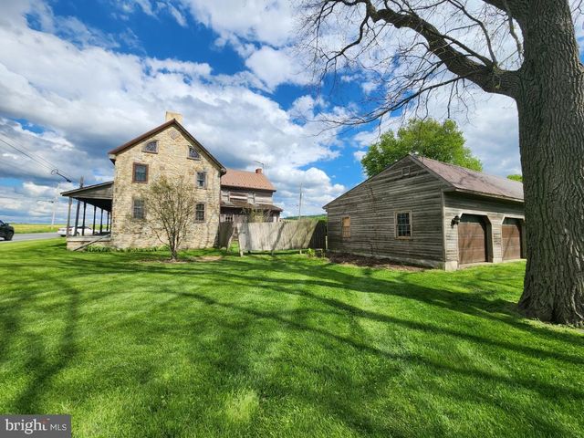 736 STRASBURG RD, Paradise, PA 17562
