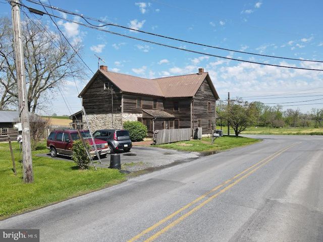 736 STRASBURG RD, Paradise, PA 17562