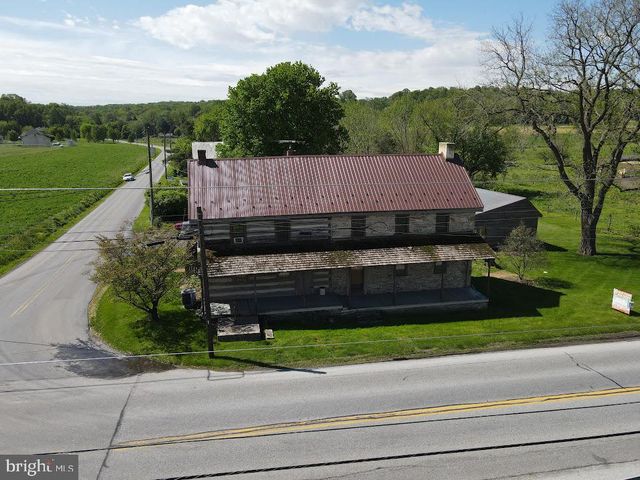 736 STRASBURG RD, Paradise, PA 17562