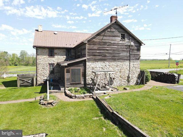 736 STRASBURG RD, Paradise, PA 17562