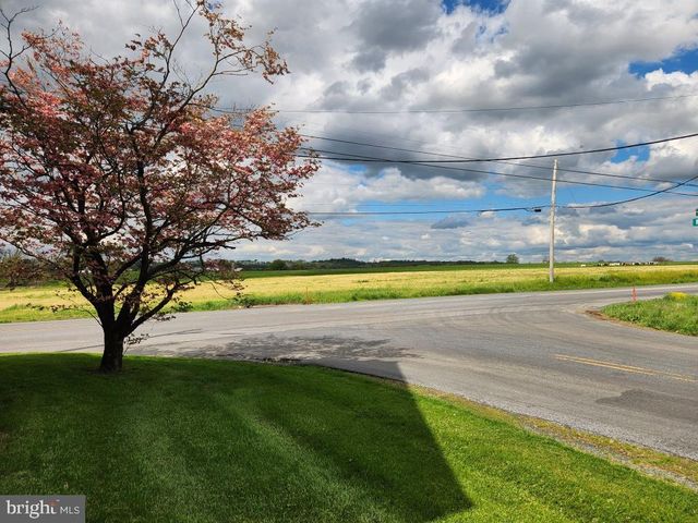 736 STRASBURG RD, Paradise, PA 17562